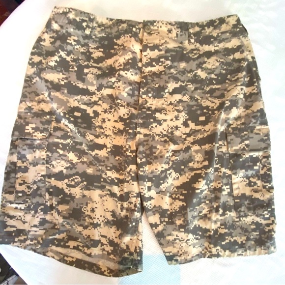 Rothco Digital Camo Cargo Shorts - Picture 1 of 9